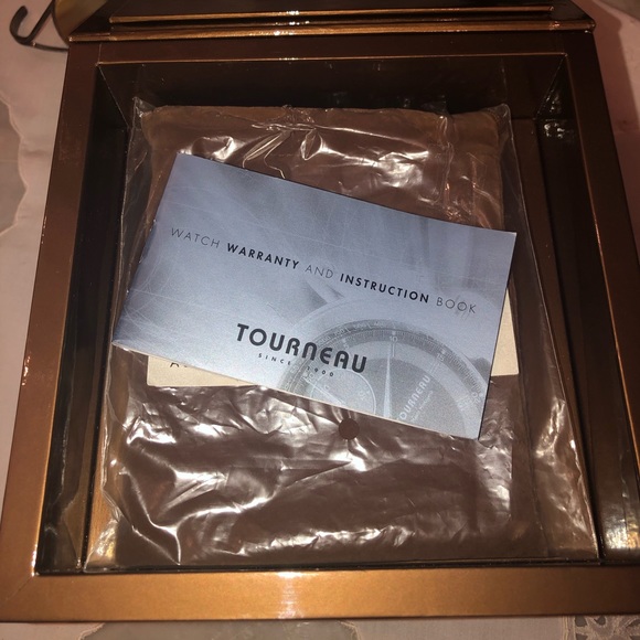 GUCCI Chiodo SOLID SILVER Ladies Watch YA123501 - Picture 3 of 8